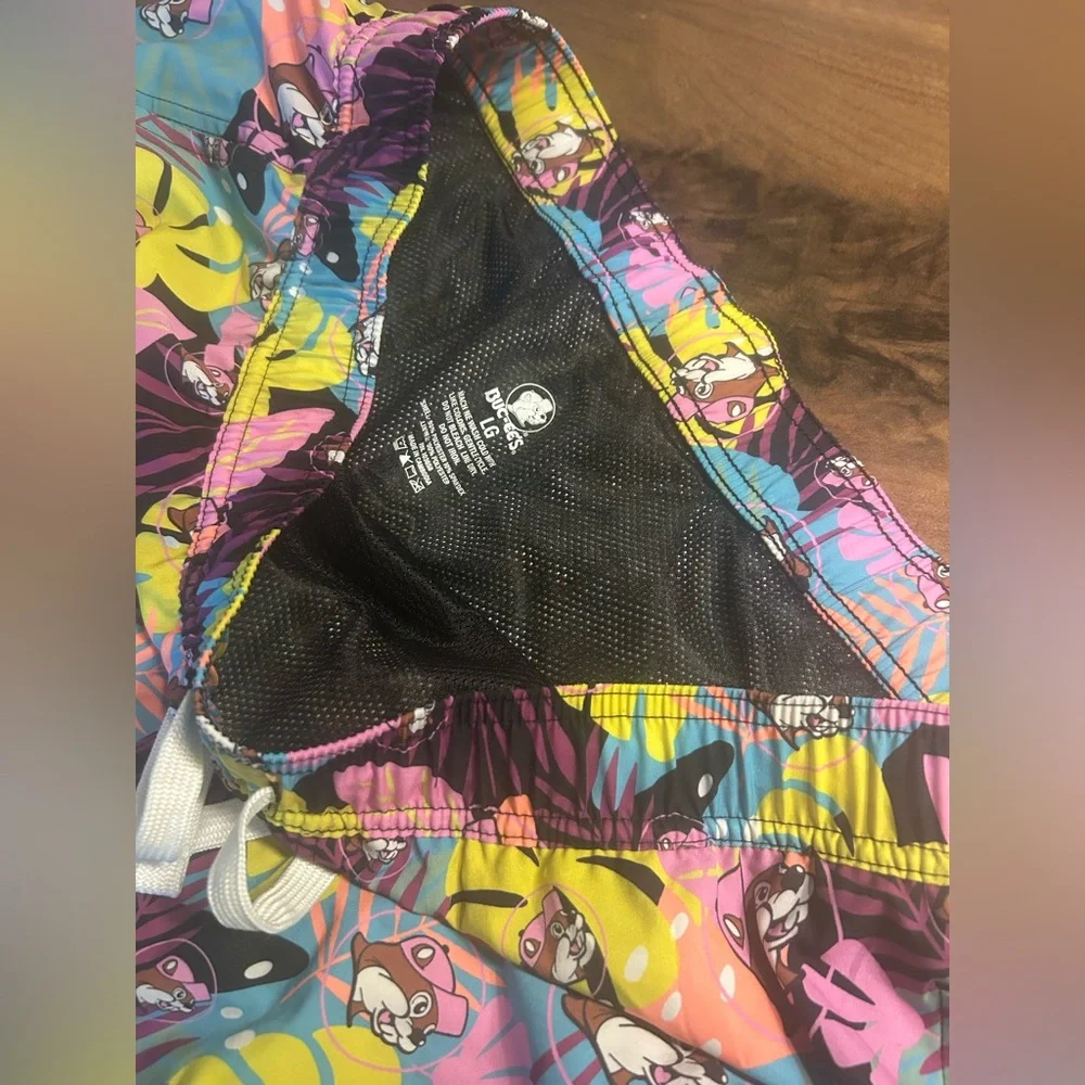 Buc-ee's Men’s Tropical Swimsuit‎